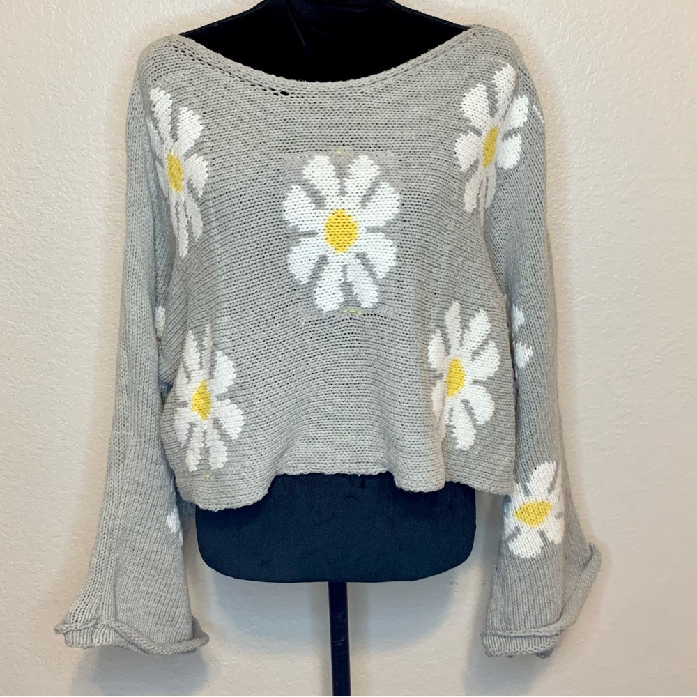 Storia Daisy Girl Cropped Sweater Bell Sleeves Gray White Yellow Size Medium - Picture 4 of 16